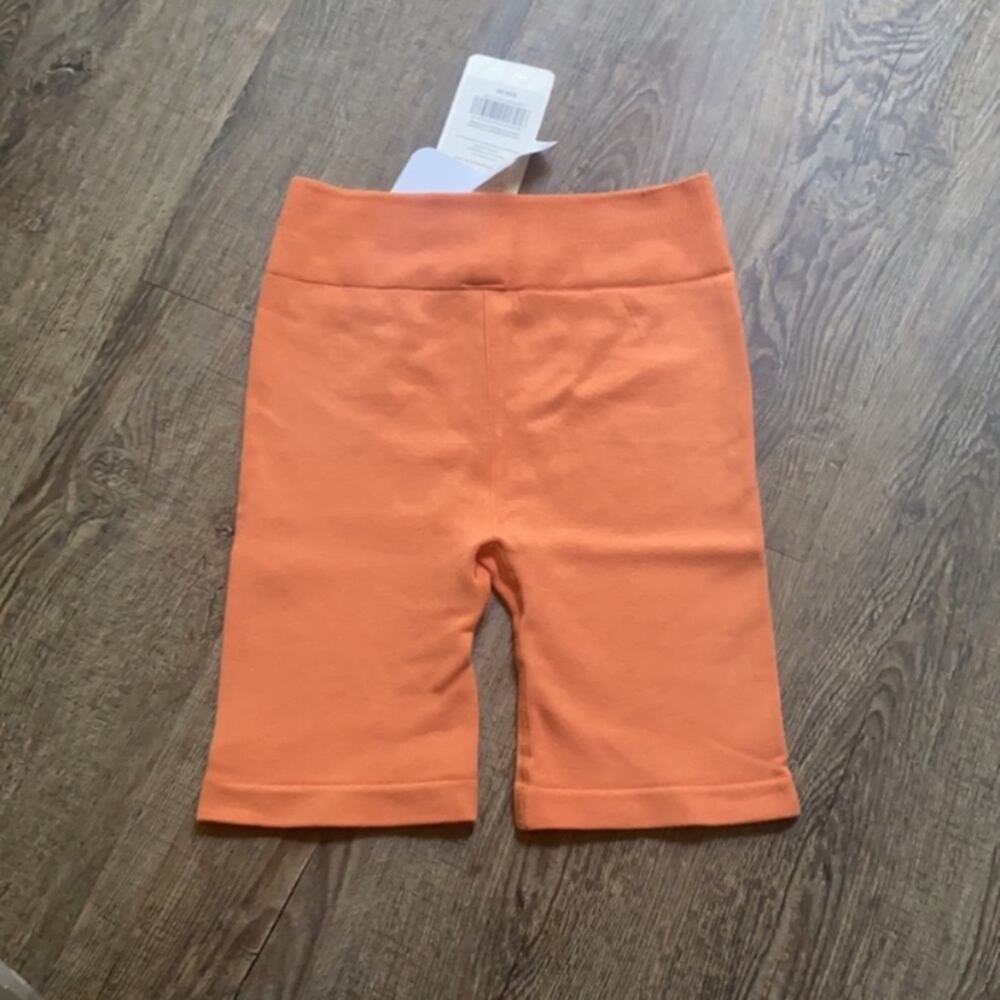 Fabletics High Waisted Seamless Rib Short - Picture 4 of 7